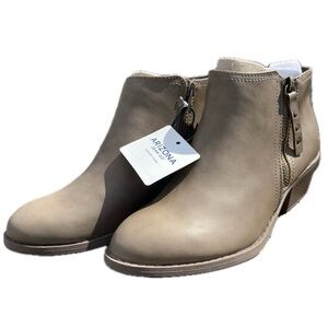 NWT Arizona Jean Co Camino Stacked Heel Booties Taupe Size 6 – Women Ankle Boots